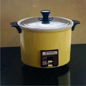 HITACHI 炊飯器♦️昭和レトロ♦️元気の出る　イエロー♦️送料込 HITACHI 炊飯器♦️昭和レトロ♦️元気の出る イエロー♦️送料込